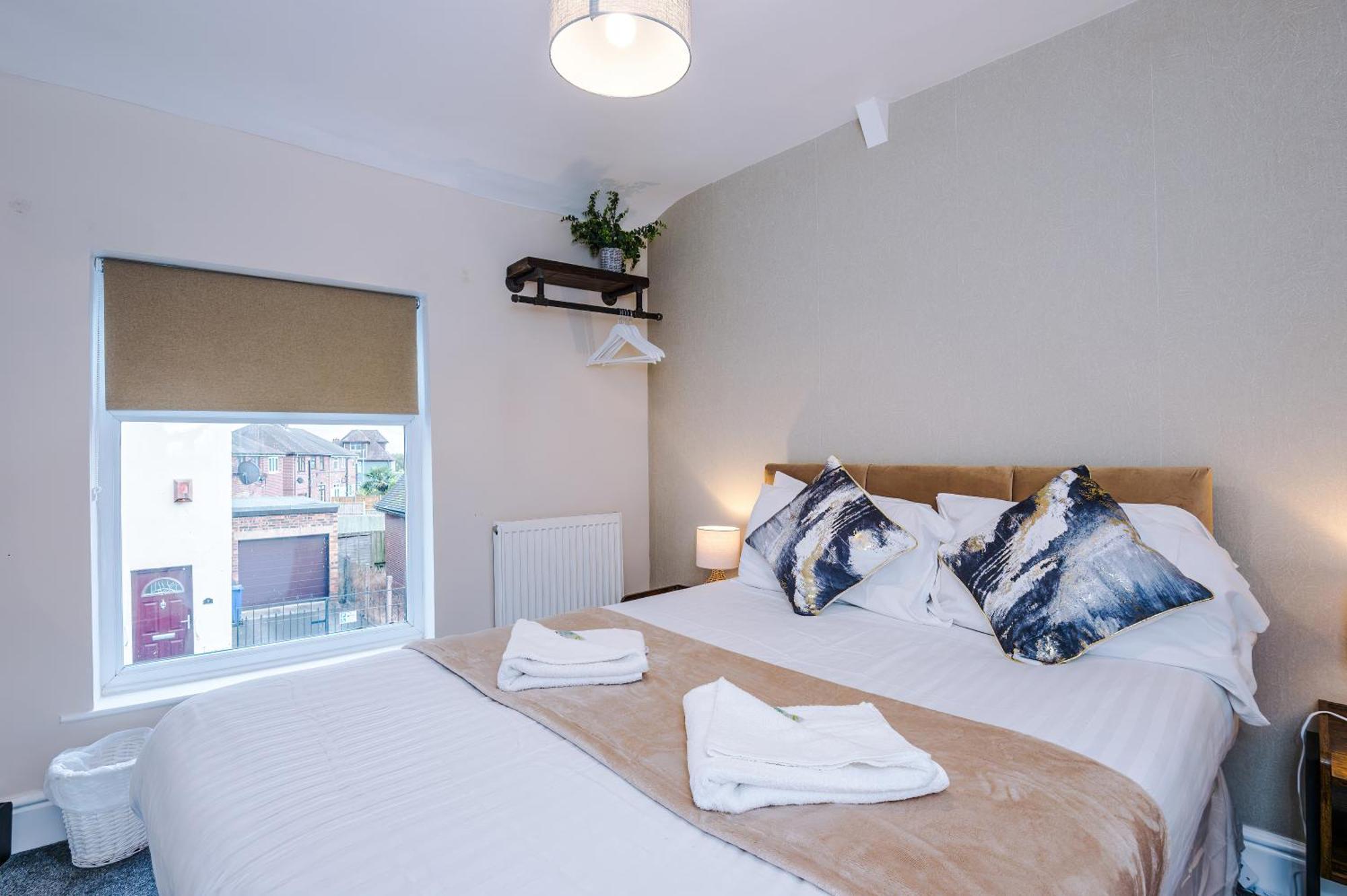 Oxford House By Yourstays - 3 Bedroom House In Newcastle-under-lyme * Stoke-on-Trent