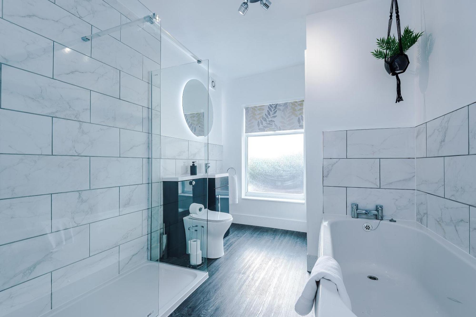 Oxford House By Yourstays - 3 Bedroom House In Newcastle-under-lyme Holiday home *