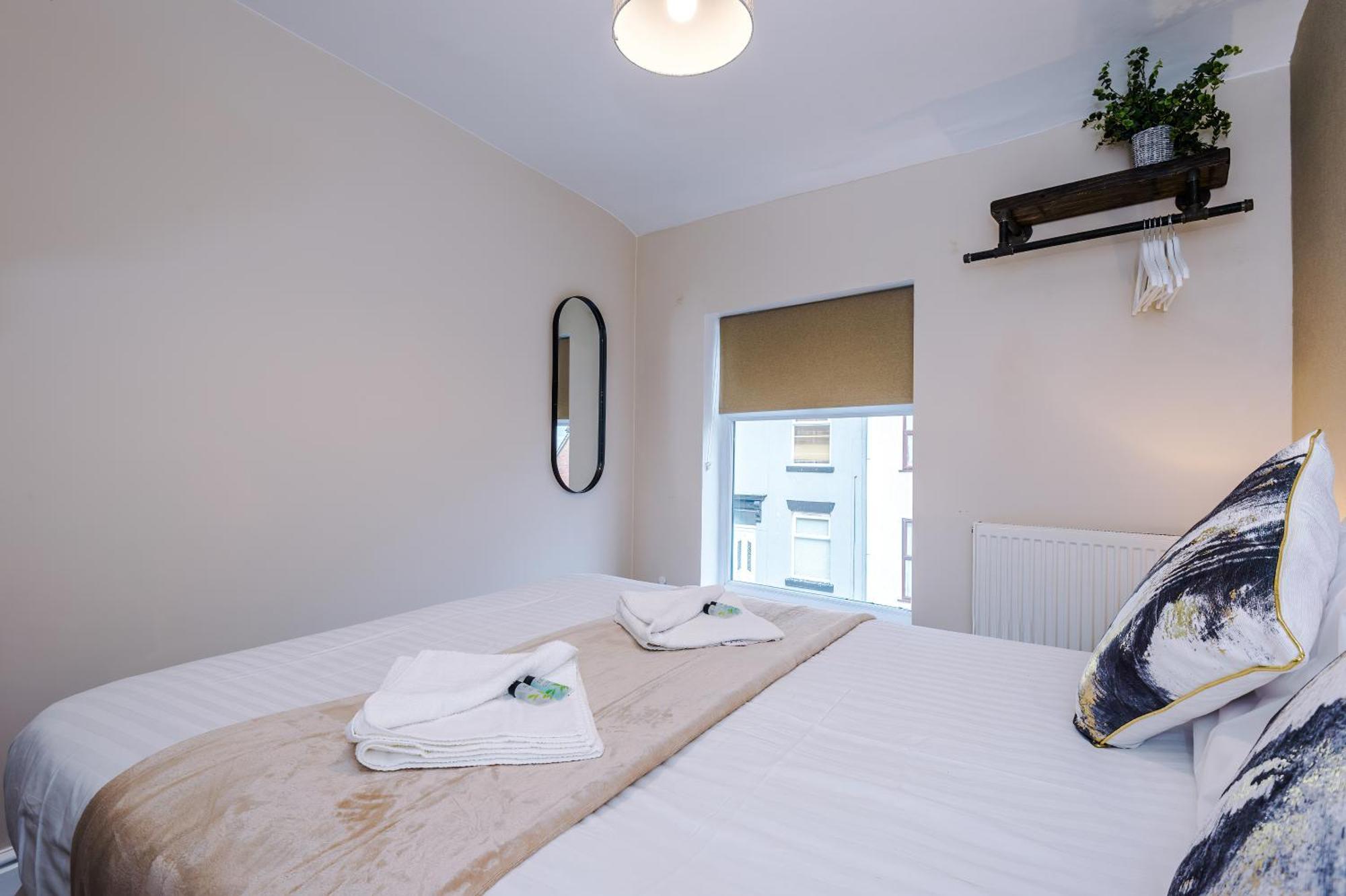 Oxford House By Yourstays - 3 Bedroom House In Newcastle-under-lyme Holiday home Stoke-on-Trent