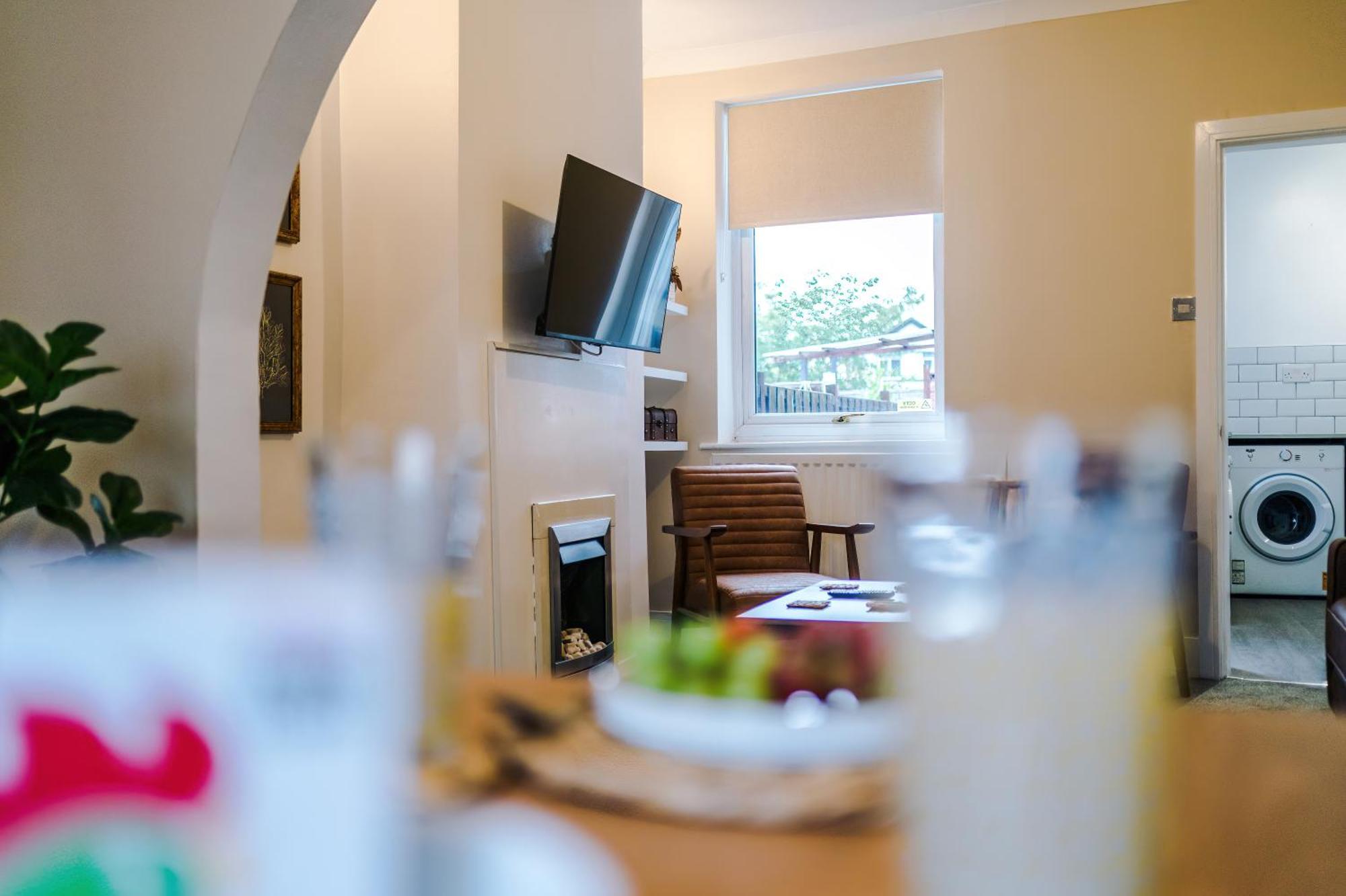 Holiday home Oxford House By Yourstays - 3 Bedroom House In Newcastle-under-lyme Stoke-on-Trent