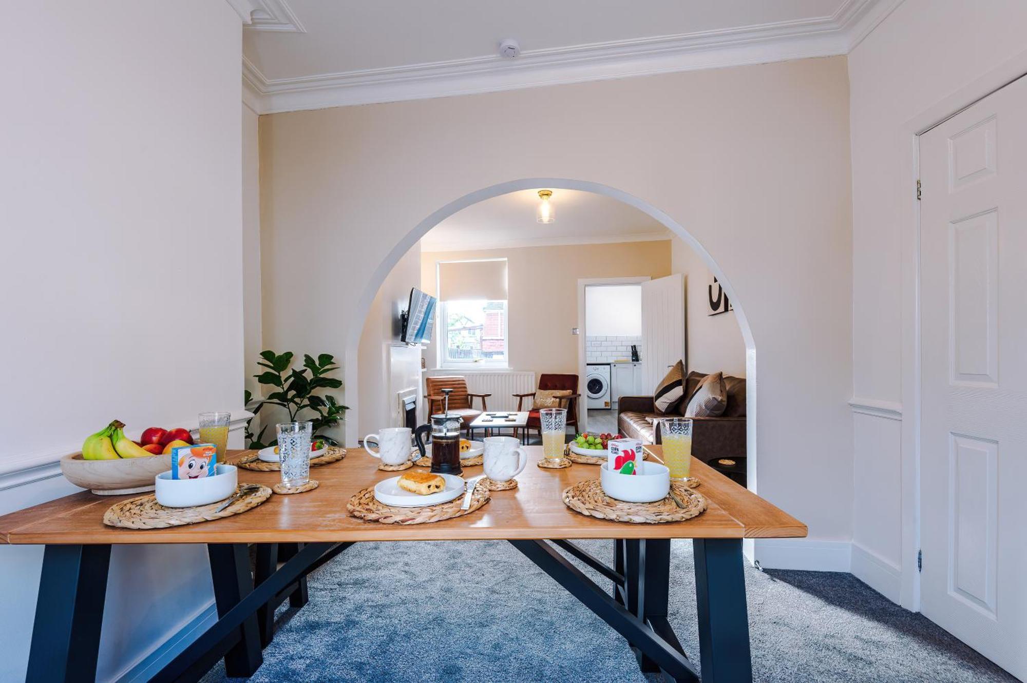 Holiday home Oxford House By Yourstays - 3 Bedroom House In Newcastle-under-lyme