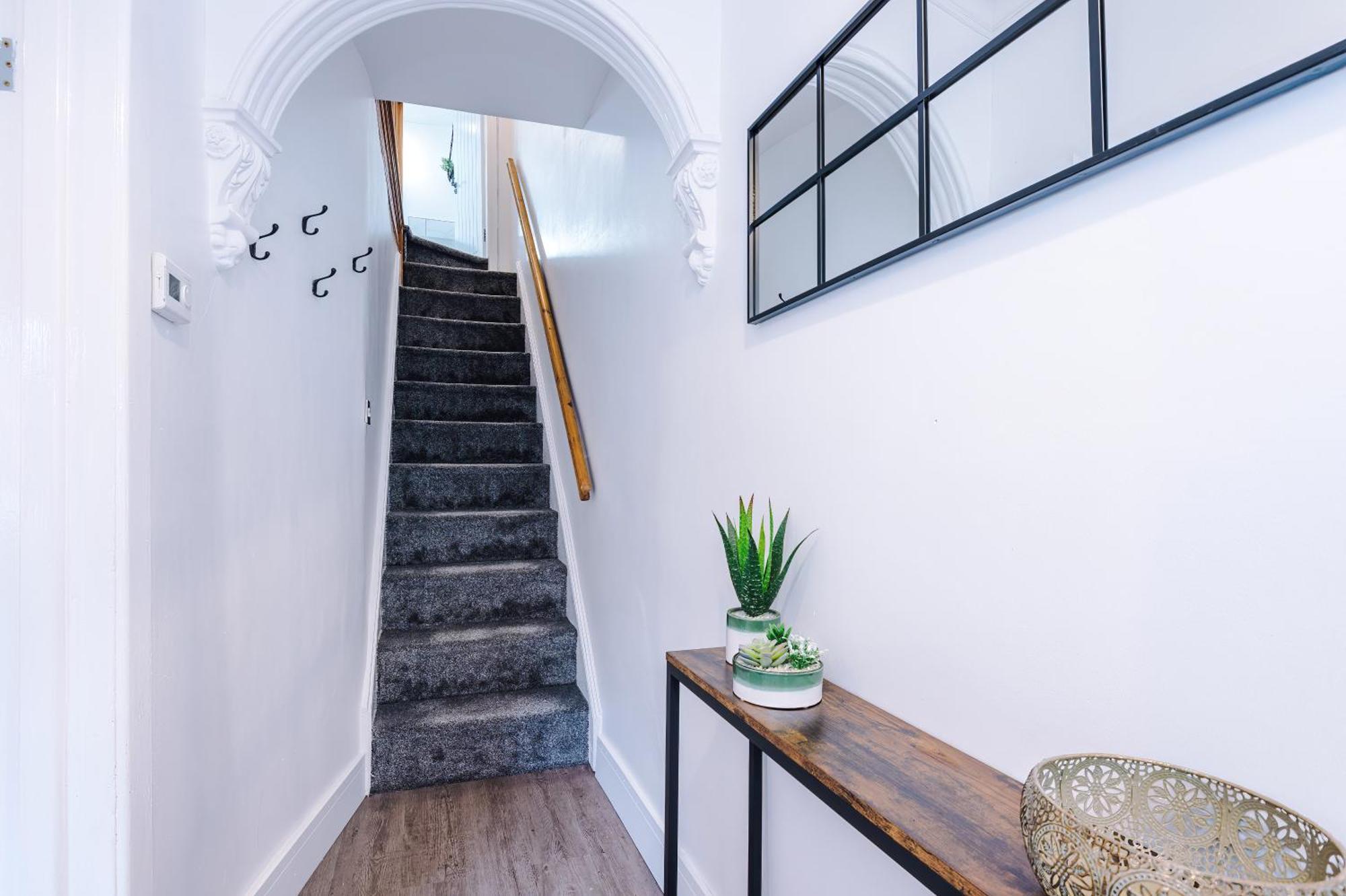 Oxford House By Yourstays - 3 Bedroom House In Newcastle-under-lyme Stoke-on-Trent