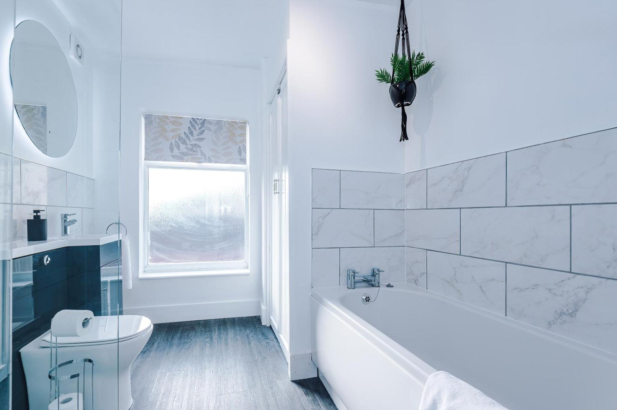 Oxford House By Yourstays - 3 Bedroom House In Newcastle-under-lyme