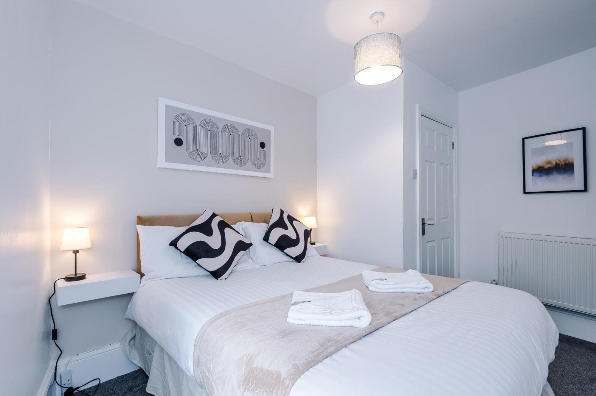 Oxford House By Yourstays - 3 Bedroom House In Newcastle-under-lyme Stoke-on-Trent