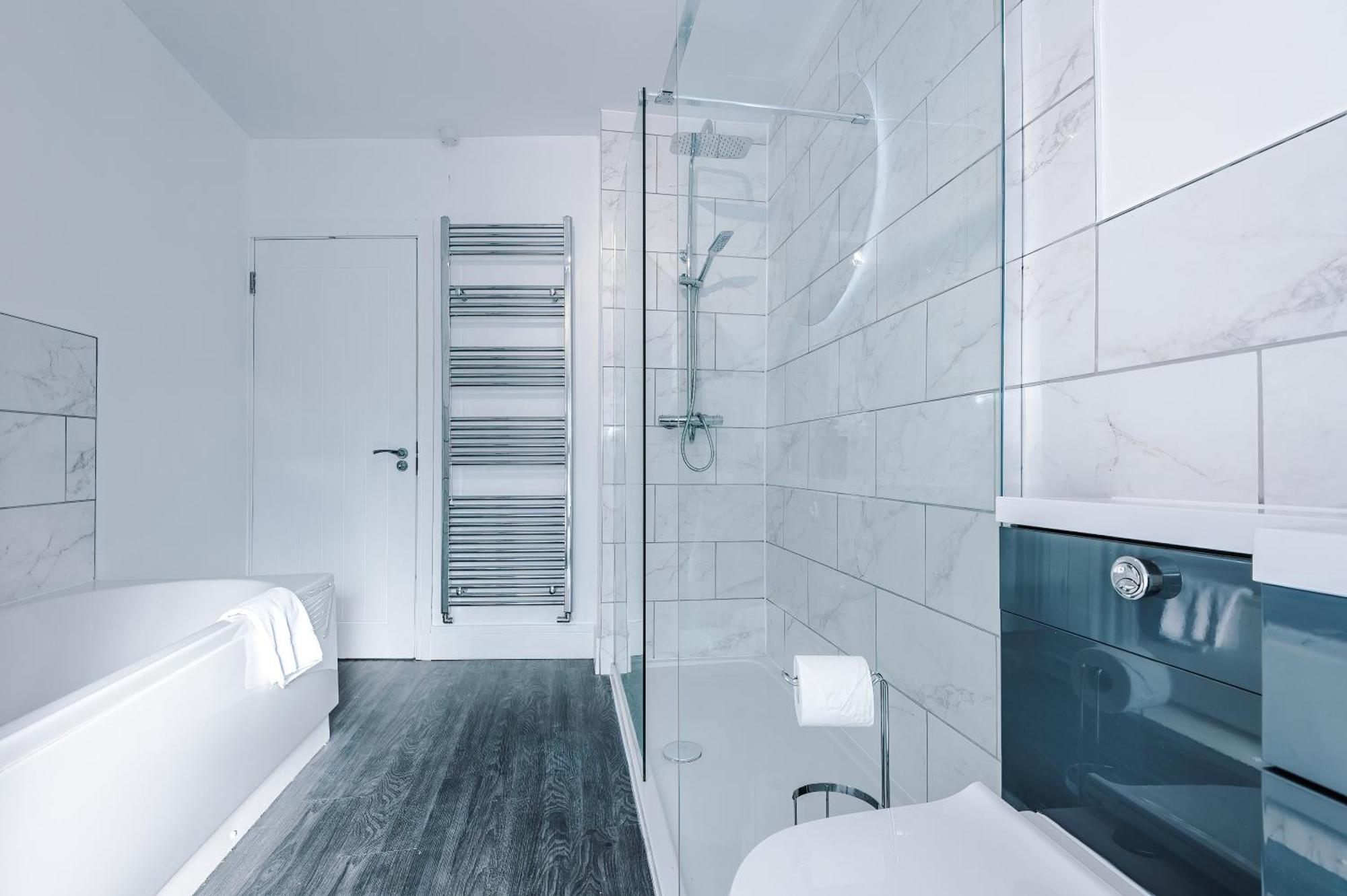 Oxford House By Yourstays - 3 Bedroom House In Newcastle-under-lyme