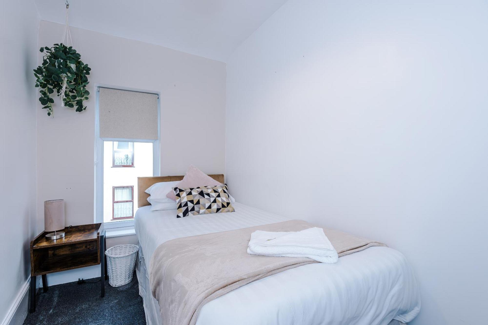 Holiday home Oxford House By Yourstays - 3 Bedroom House In Newcastle-under-lyme Stoke-on-Trent