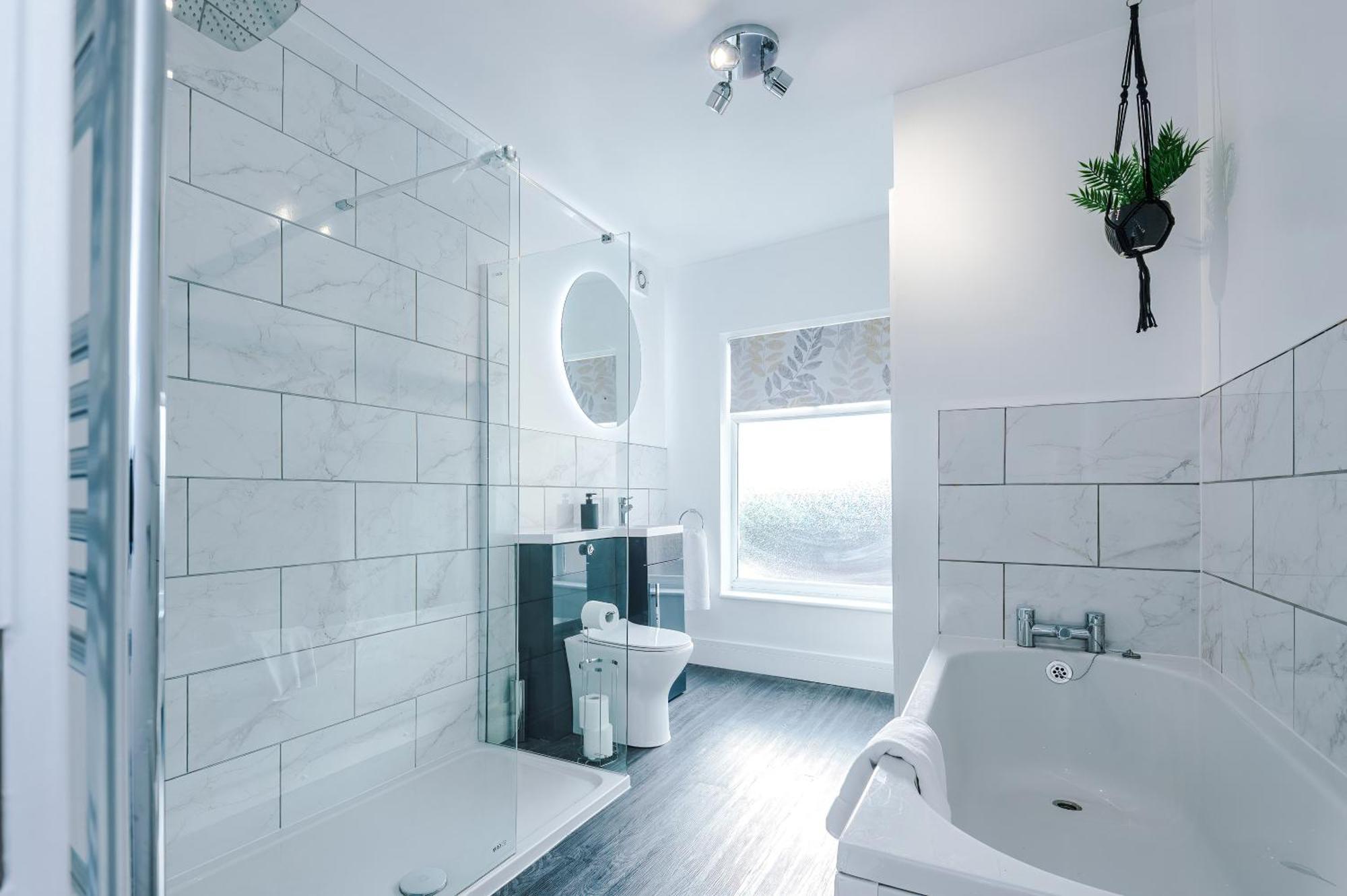 Oxford House By Yourstays - 3 Bedroom House In Newcastle-under-lyme *