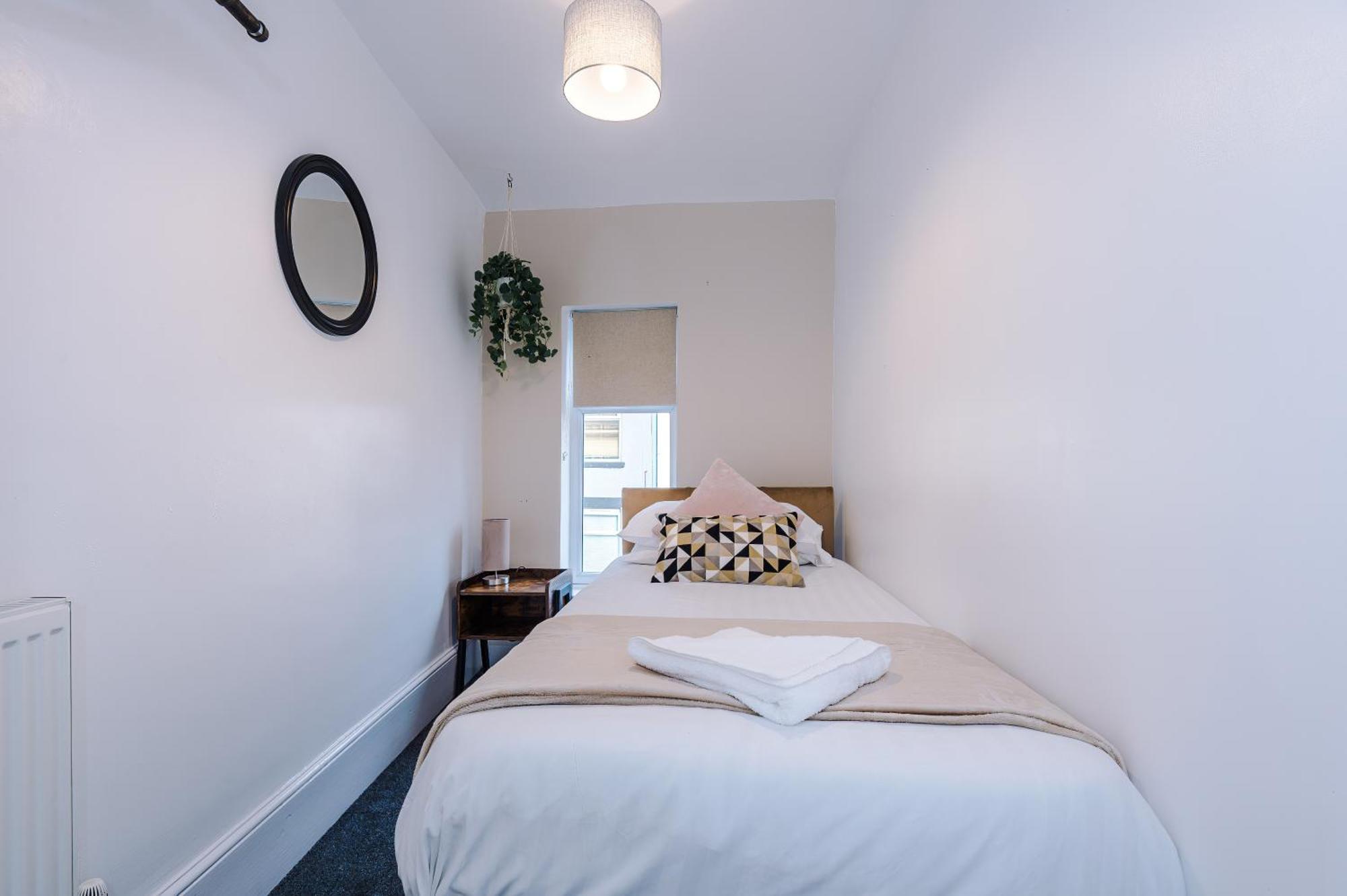 Oxford House By Yourstays - 3 Bedroom House In Newcastle-under-lyme * Stoke-on-Trent