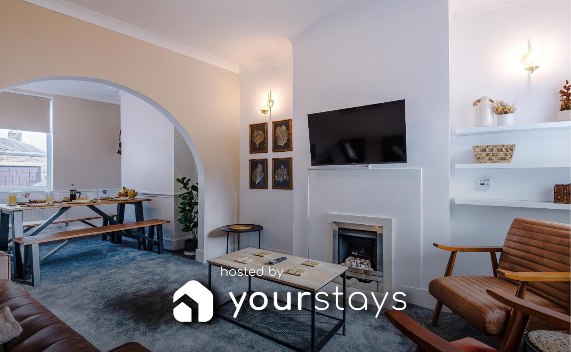Oxford House By Yourstays - 3 Bedroom House In Newcastle-under-lyme